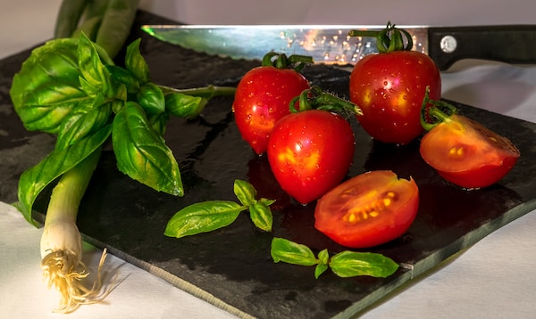 How to Cut Tomatoes Like a Pro